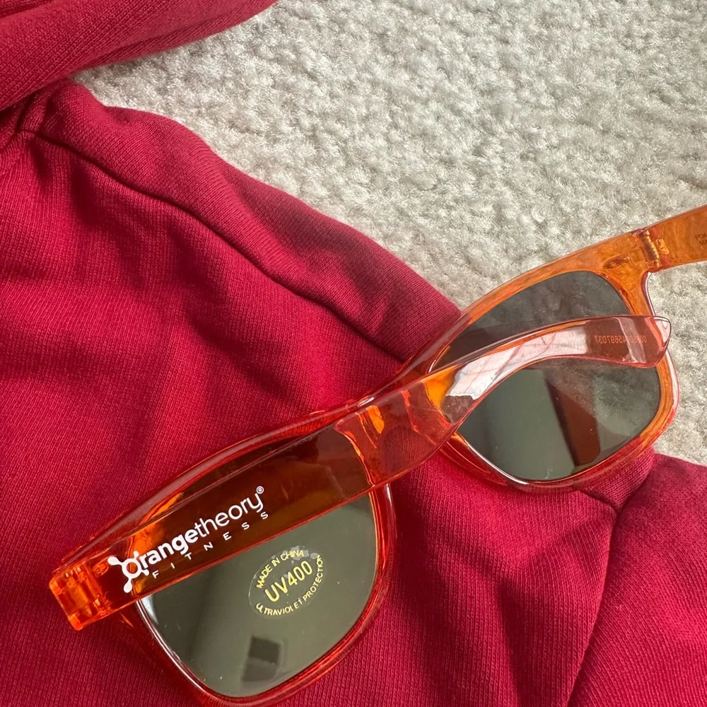 Orangetheory Burgundy Hoodie Blanket Bags Sunglasses - Picture 7 of 8